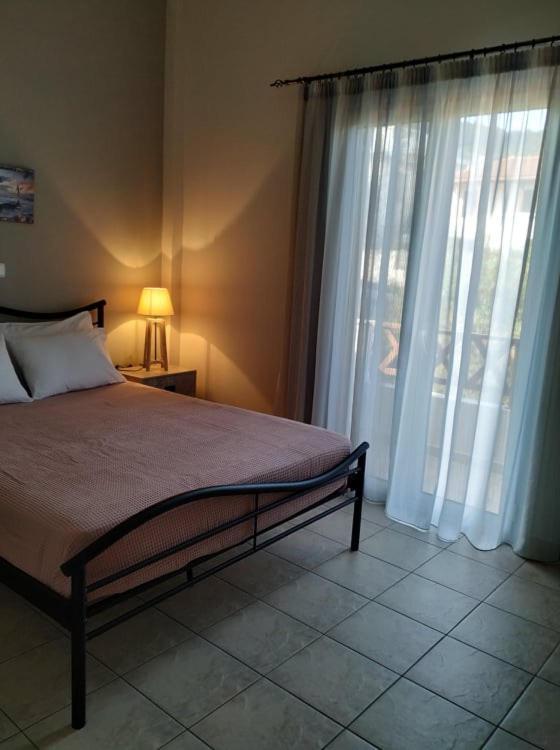 N&Μ Apartment Methana Bagian luar foto