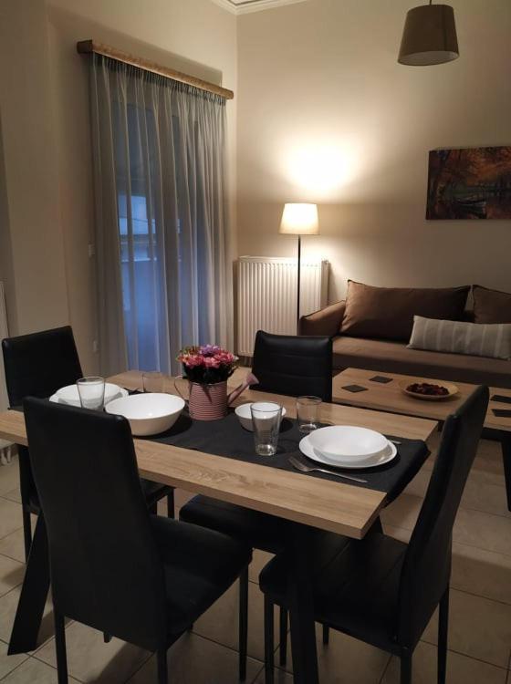 N&Μ Apartment Methana Bagian luar foto